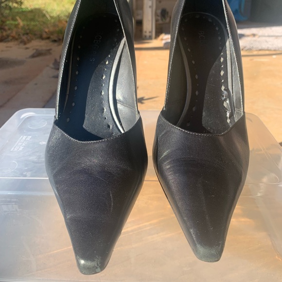 BCBG pointy toe heel - Picture 2 of 8